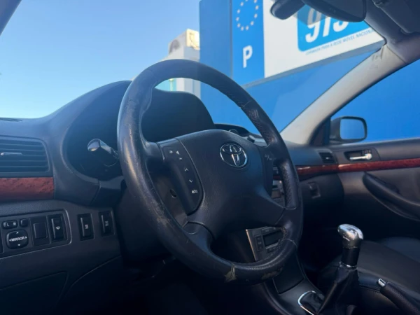Toyota Avensis LB 2.0 D-4D 6