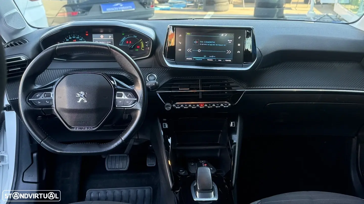 Peugeot e-208 10