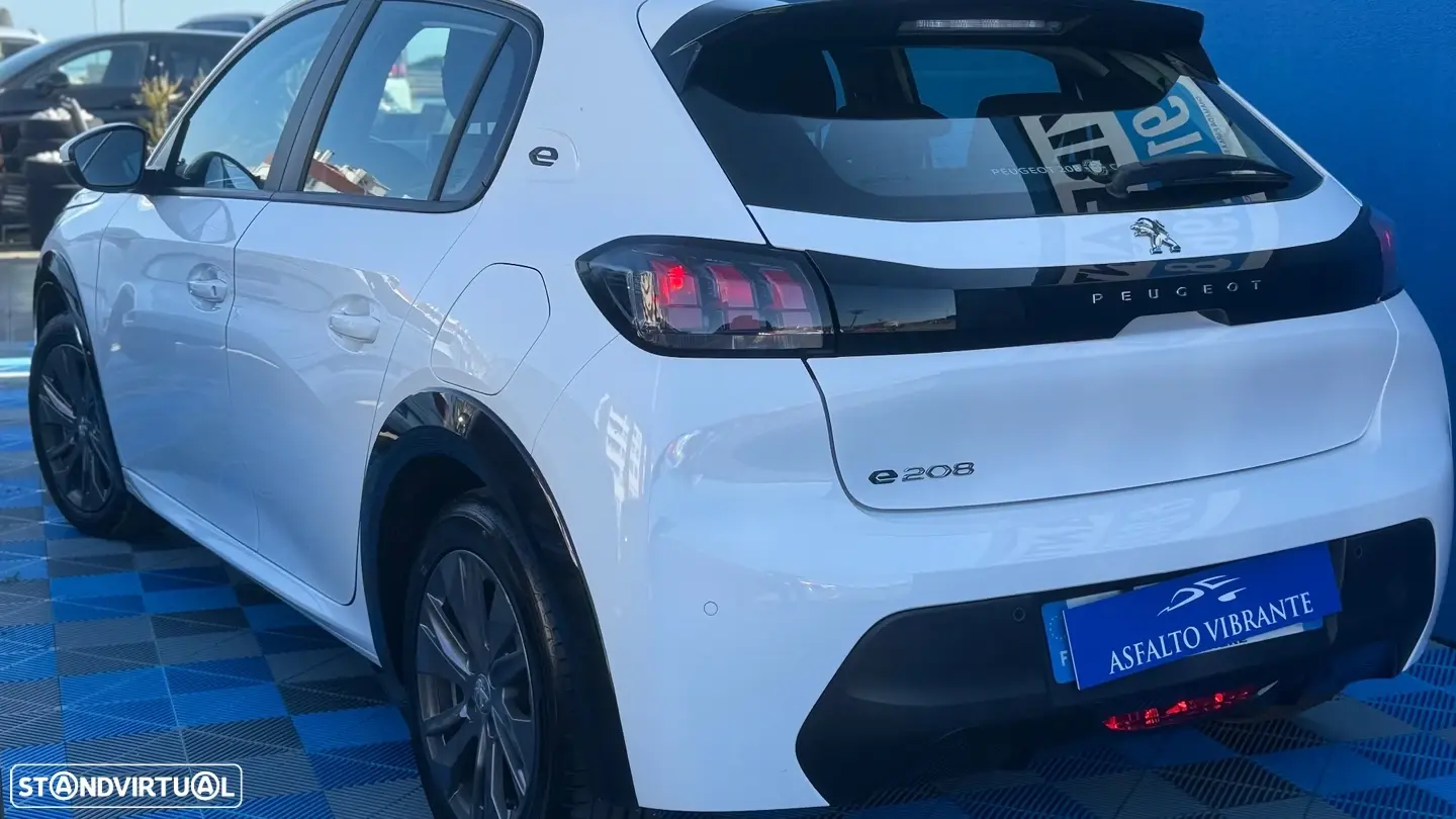 Peugeot e-208 3