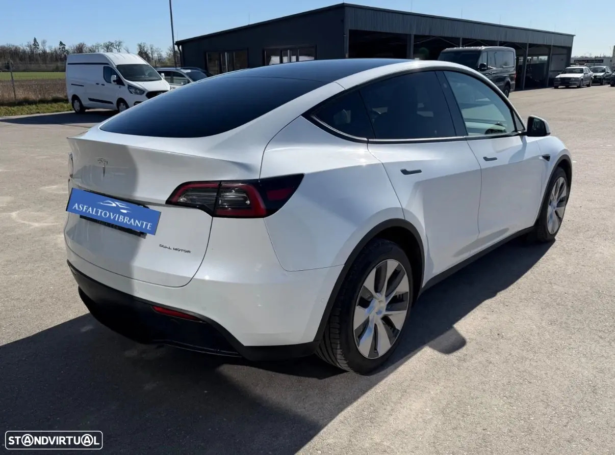Tesla Model Y Long Range Dual Motor AWD 2