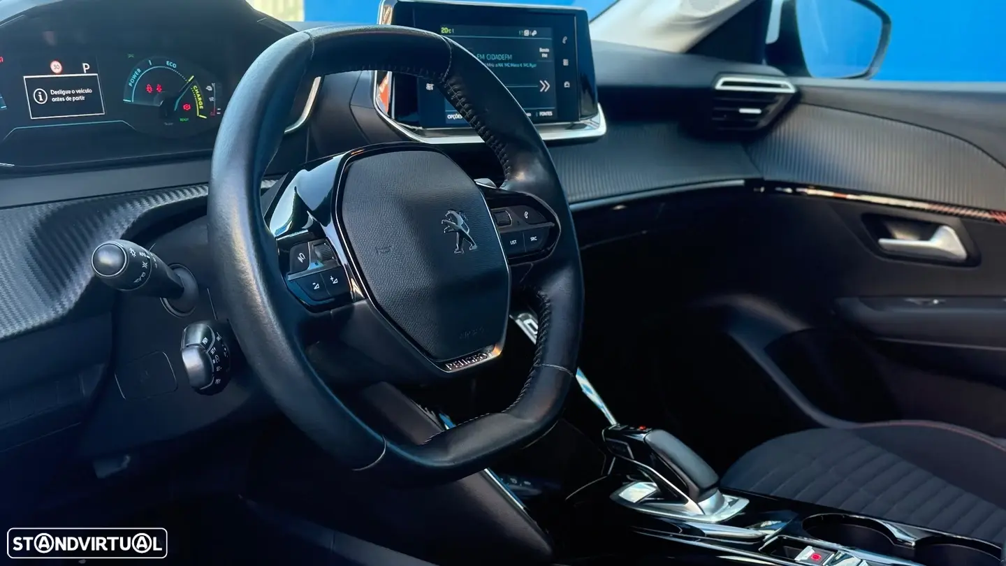 Peugeot e-208 11