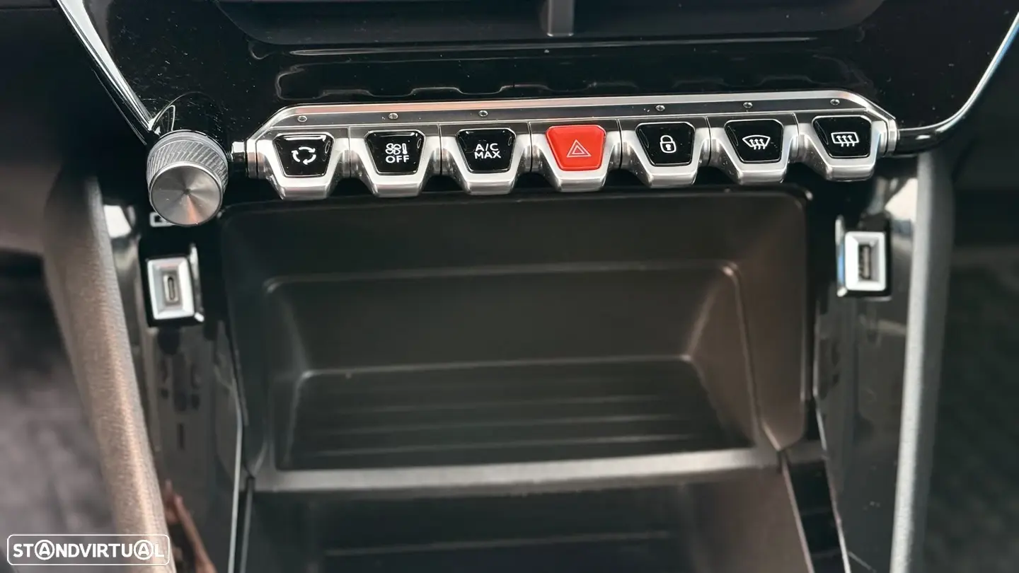 Peugeot 2008 4