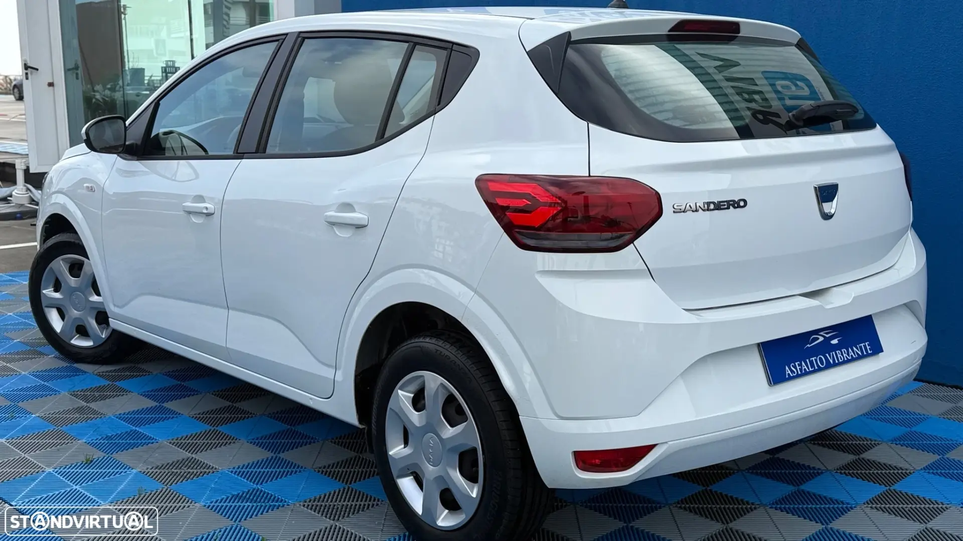 Dacia Sandero Outro 2