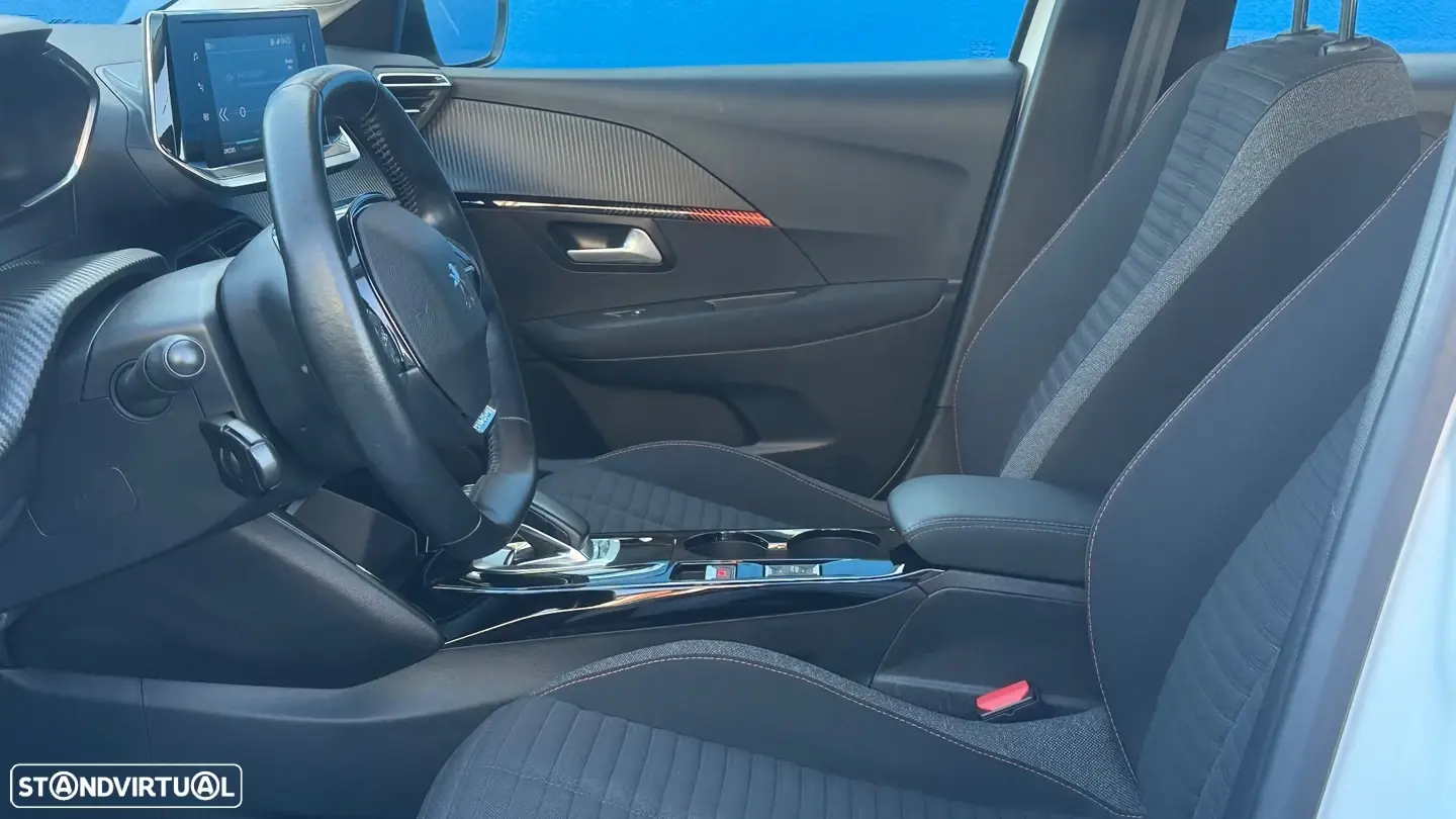 Peugeot e-208 7