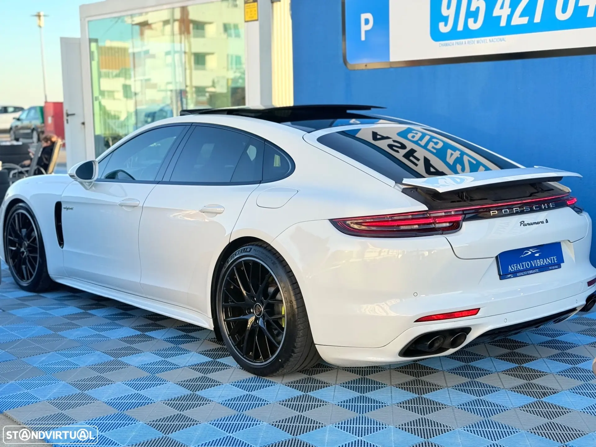 Porsche Panamera 4 E-Hybrid Platinum Edition 2
