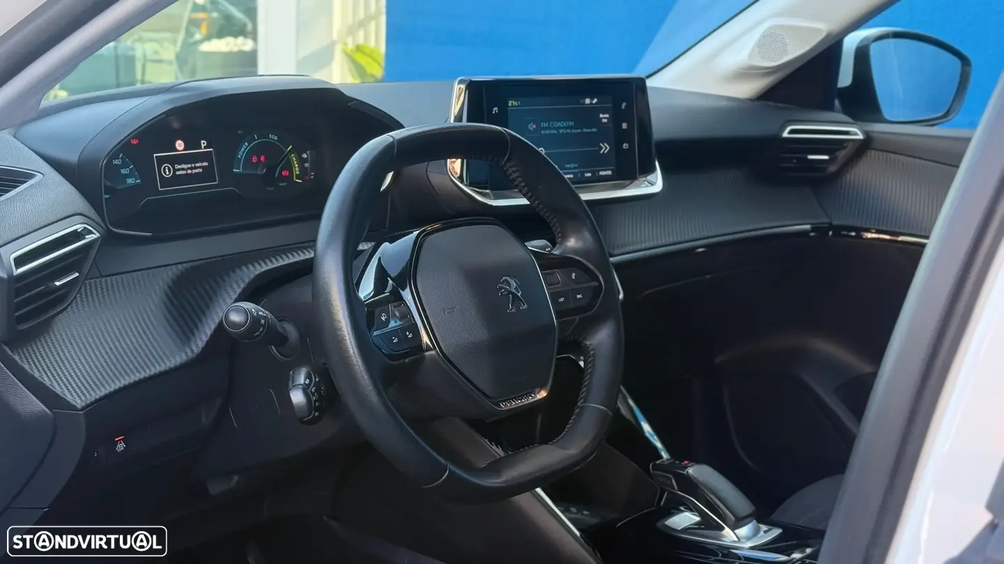 Peugeot e-208 6
