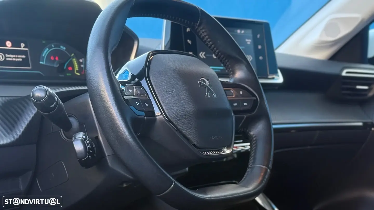 Peugeot e-208 9