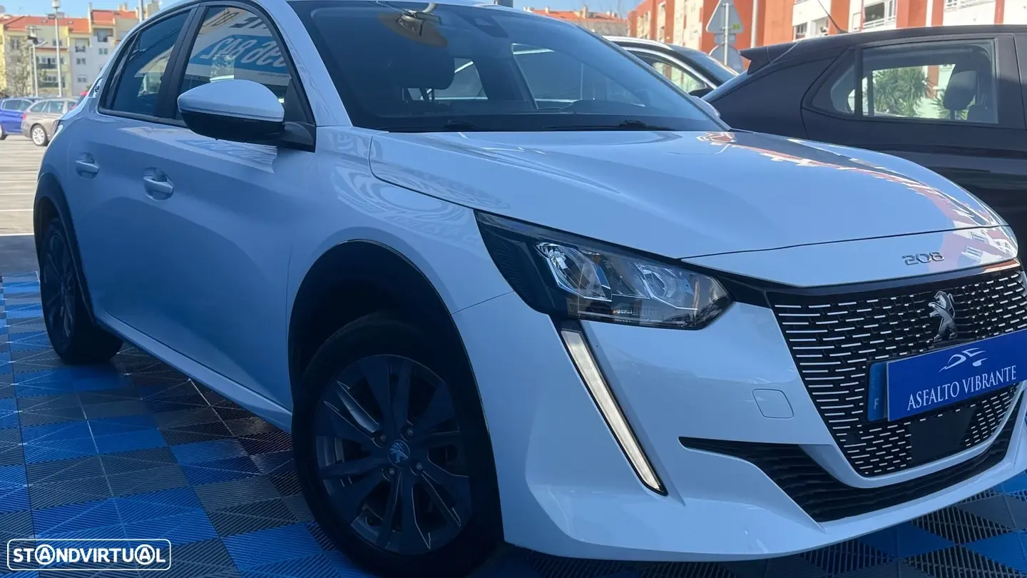 Peugeot e-208 13