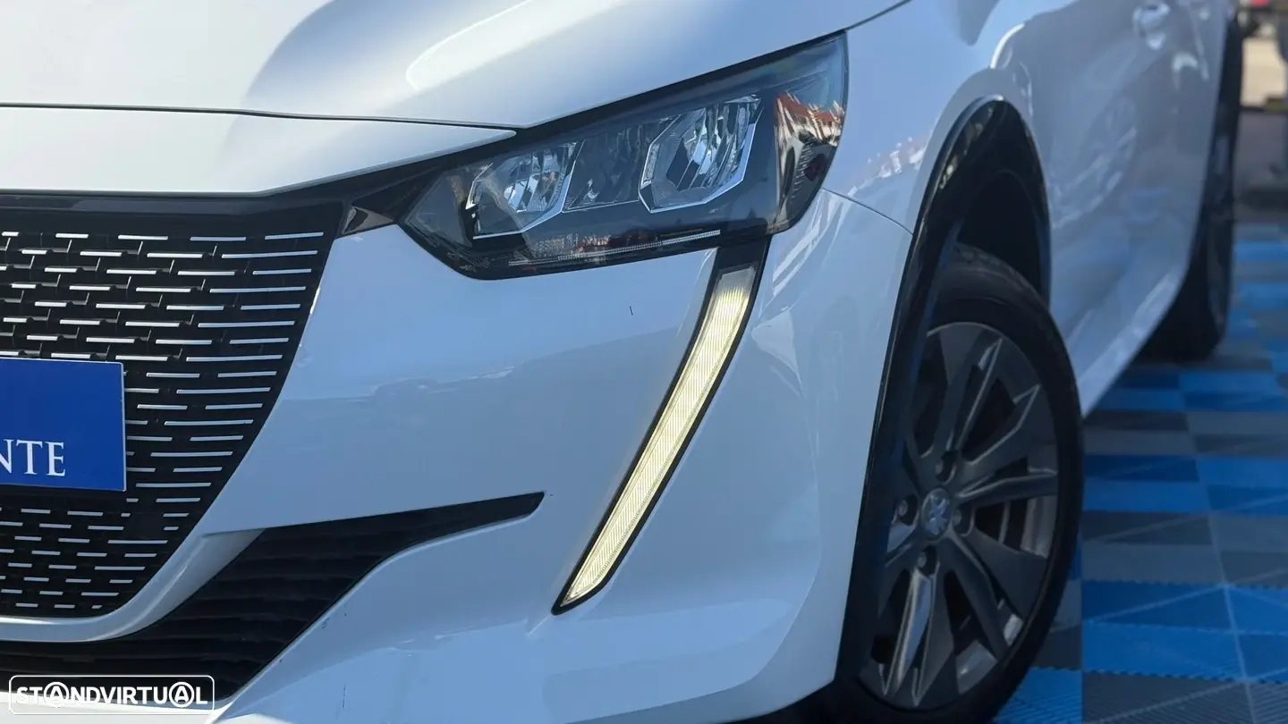 Peugeot e-208 16