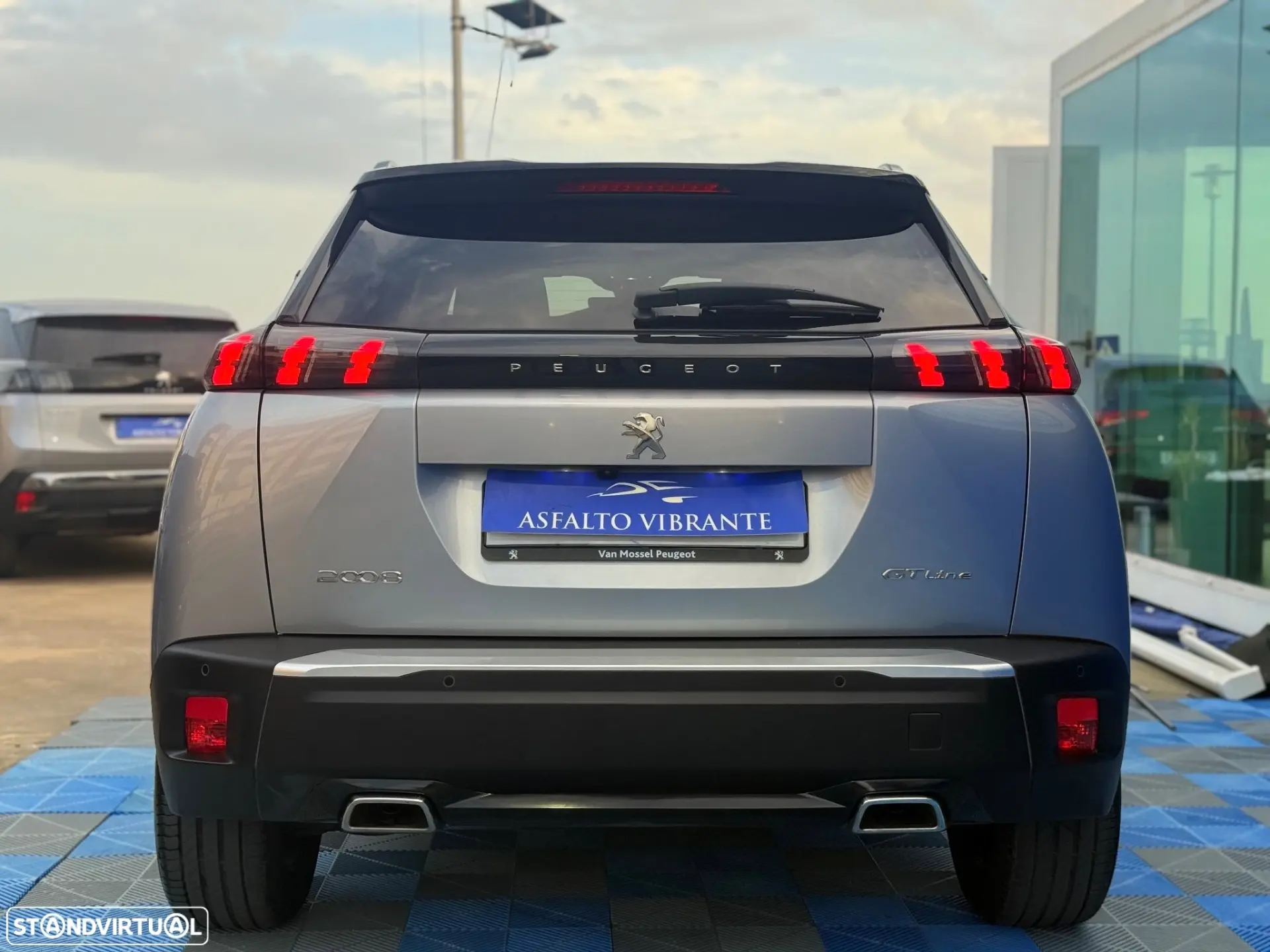 Peugeot 2008 1.2 gt line 1