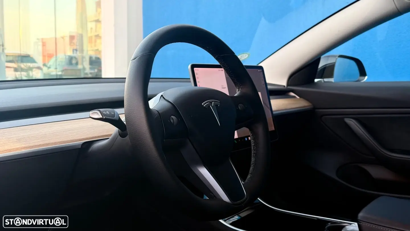 Tesla Model 3 Outro 5