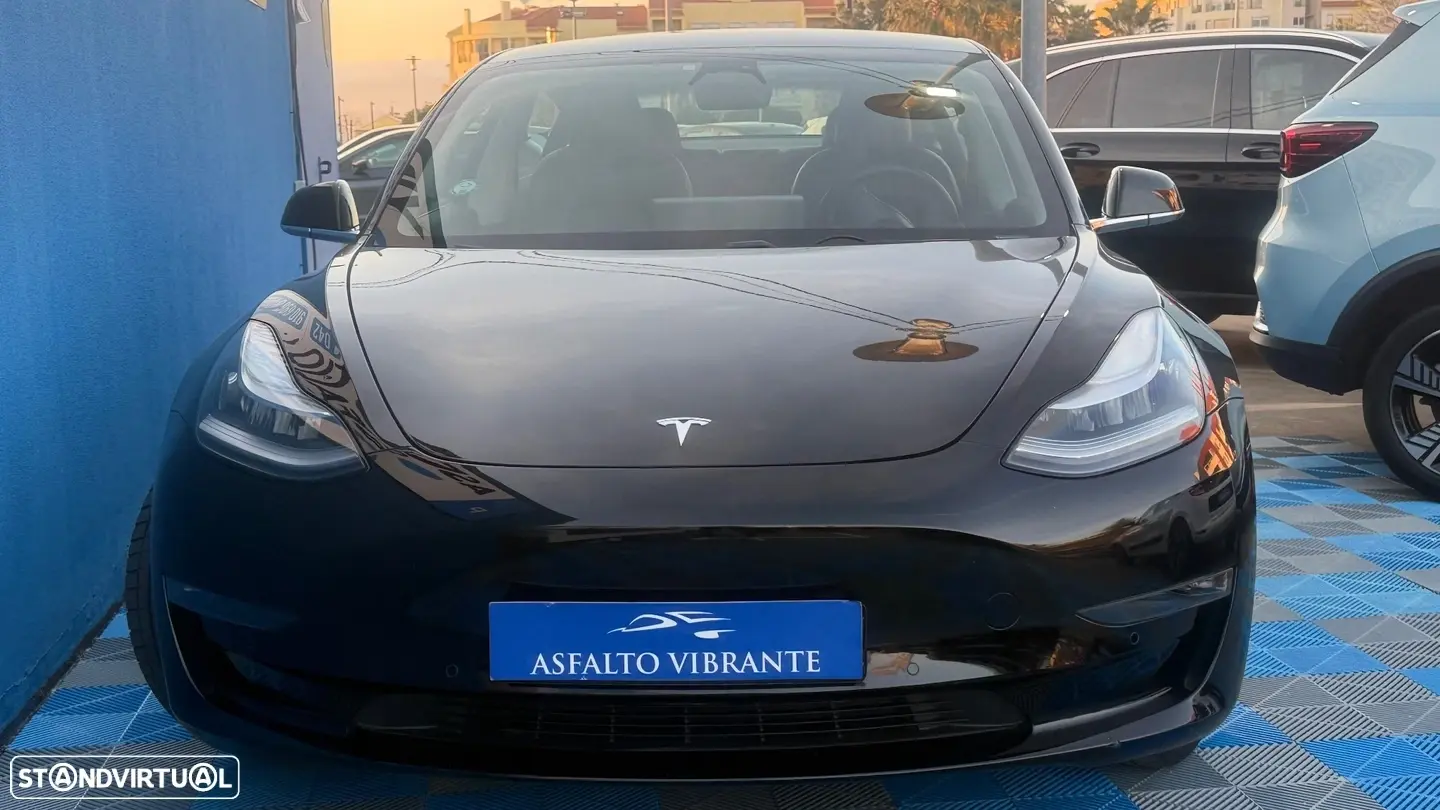 Tesla Model 3 Outro 1