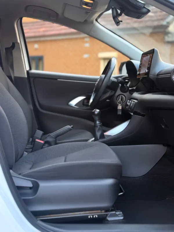 Toyota Yaris 1.0 VVT-i Comfort Plus 11