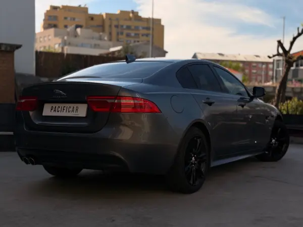Jaguar XE R-Sport 3
