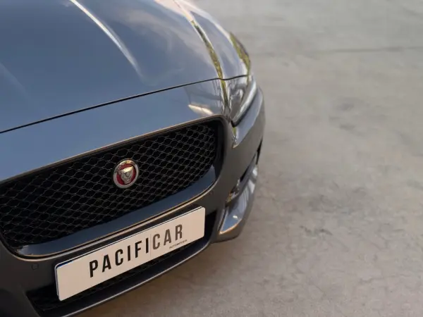 Jaguar XE R-Sport 2