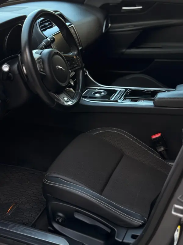Jaguar XE R-Sport 6