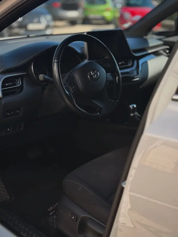 Toyota C-HR 1.8 Hybrid Square Collection 7
