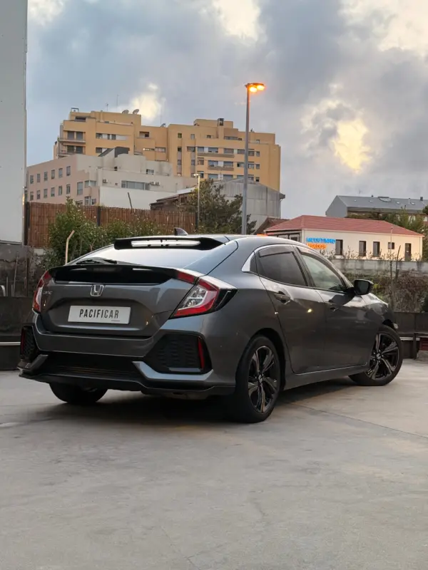 Honda Civic 1.0 i-VTEC Executive Premium 4