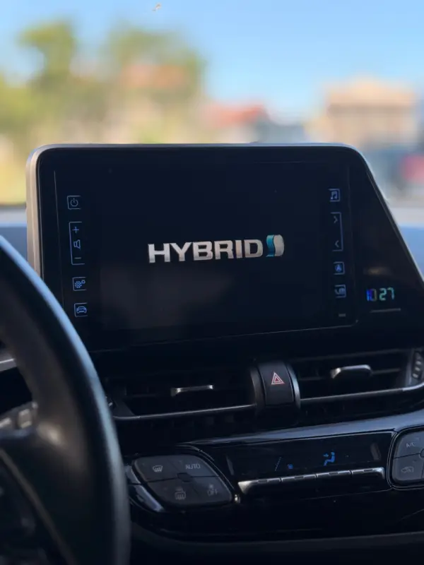 Toyota C-HR 1.8 Hybrid Square Collection 8
