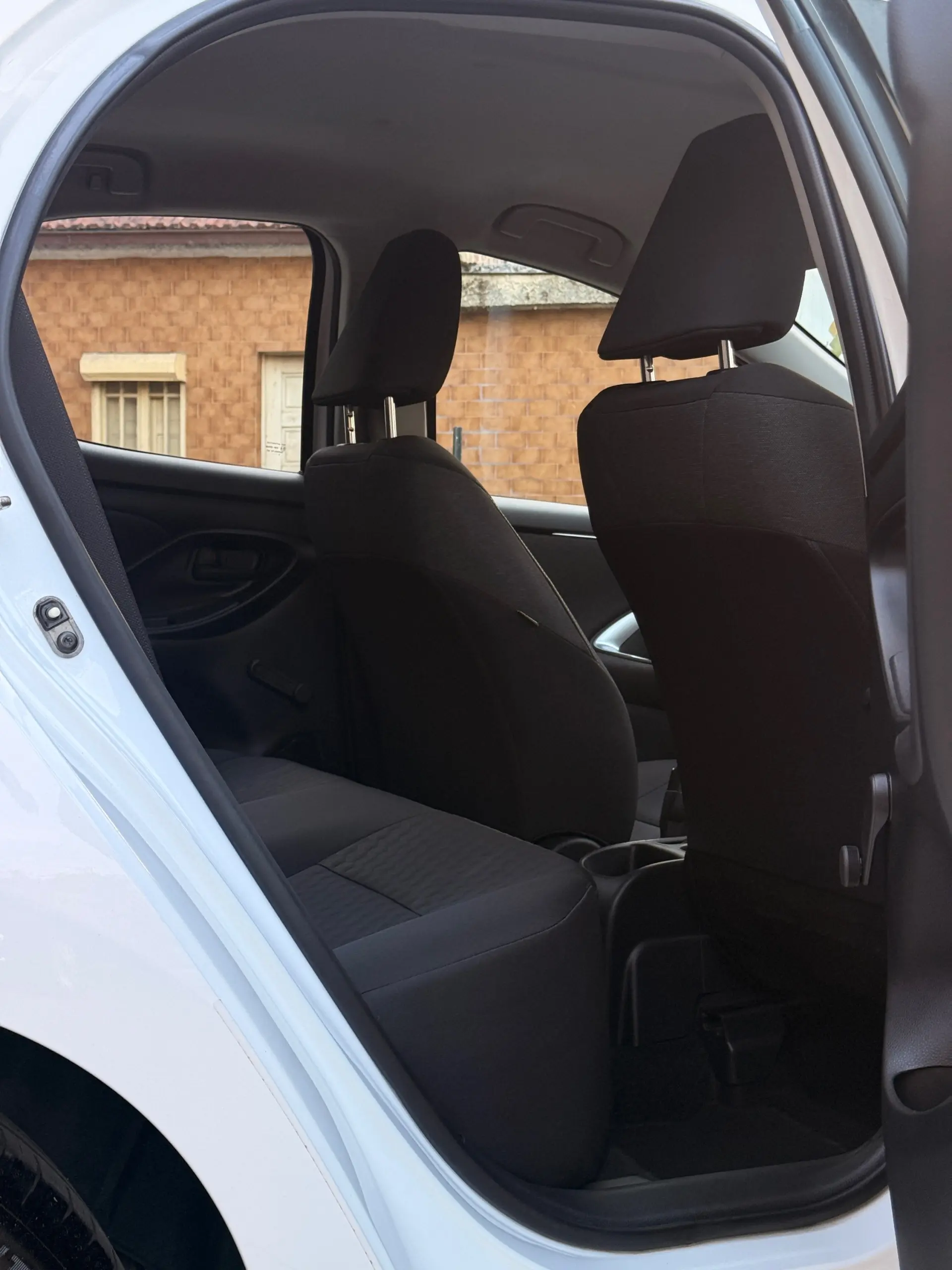 Toyota Yaris 1.0 VVT-i Comfort Plus 10