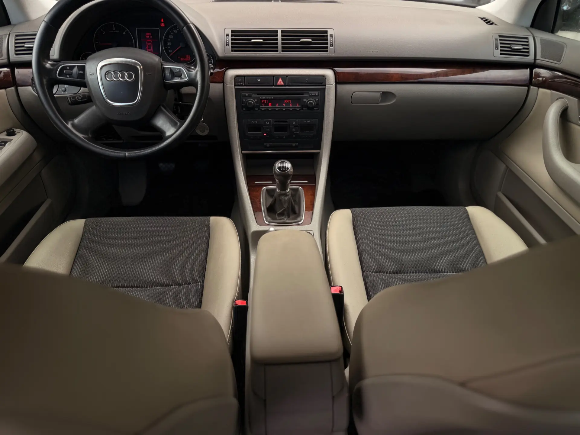 Audi A4 Avant 2.0 TDI 6