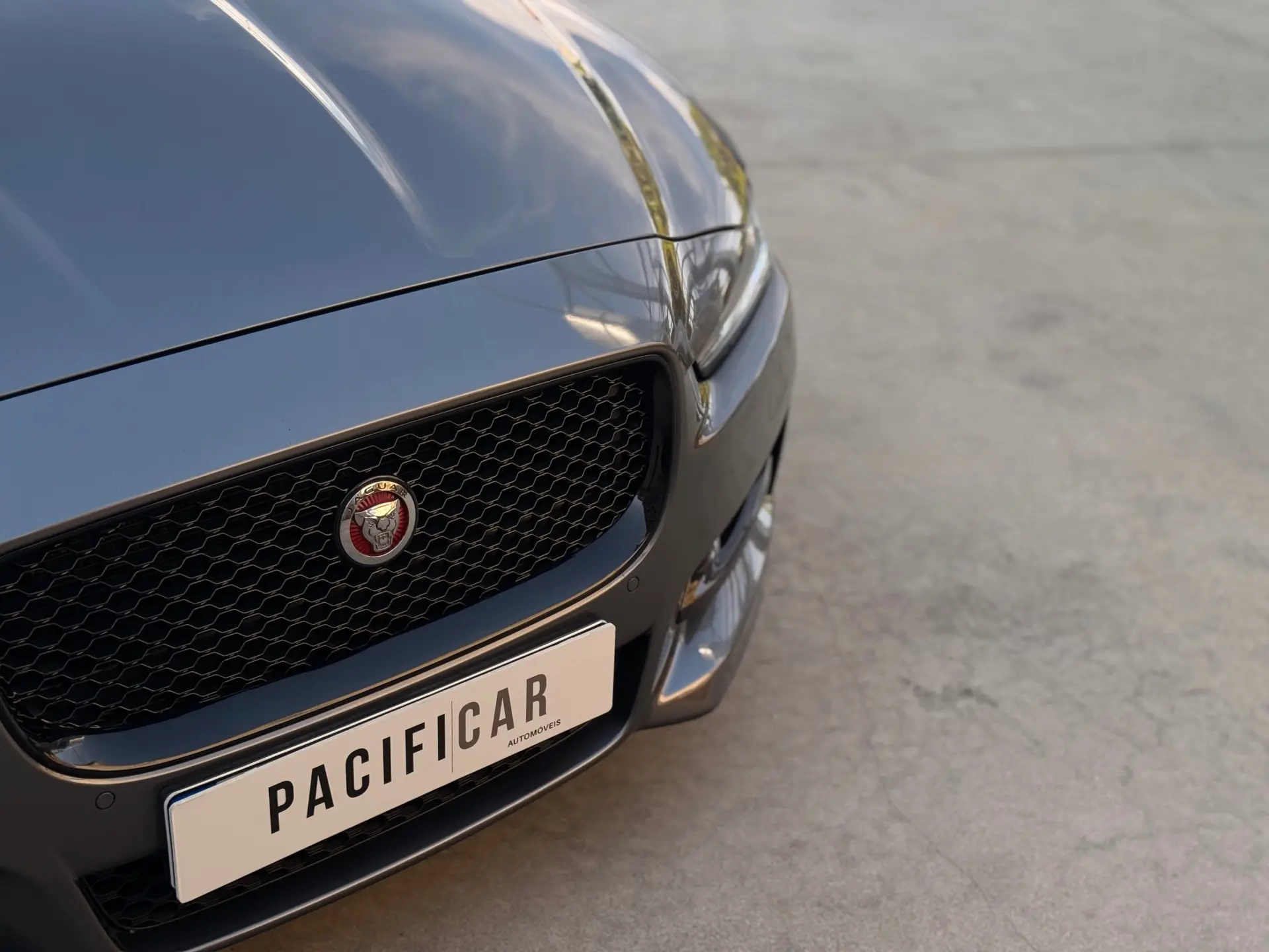 Jaguar XE R-Sport 2