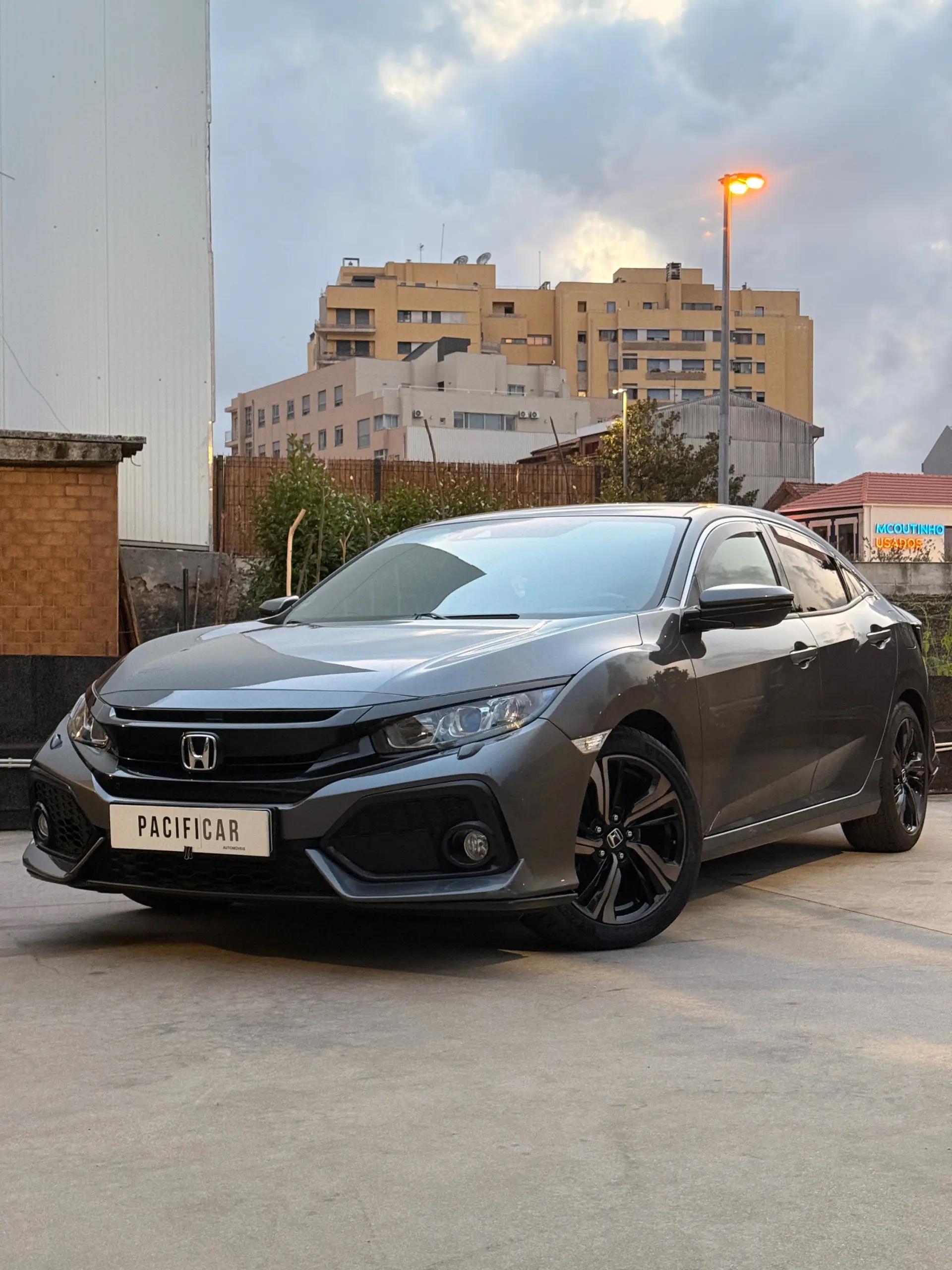 Honda Civic 1.0 i-VTEC Executive Premium 1