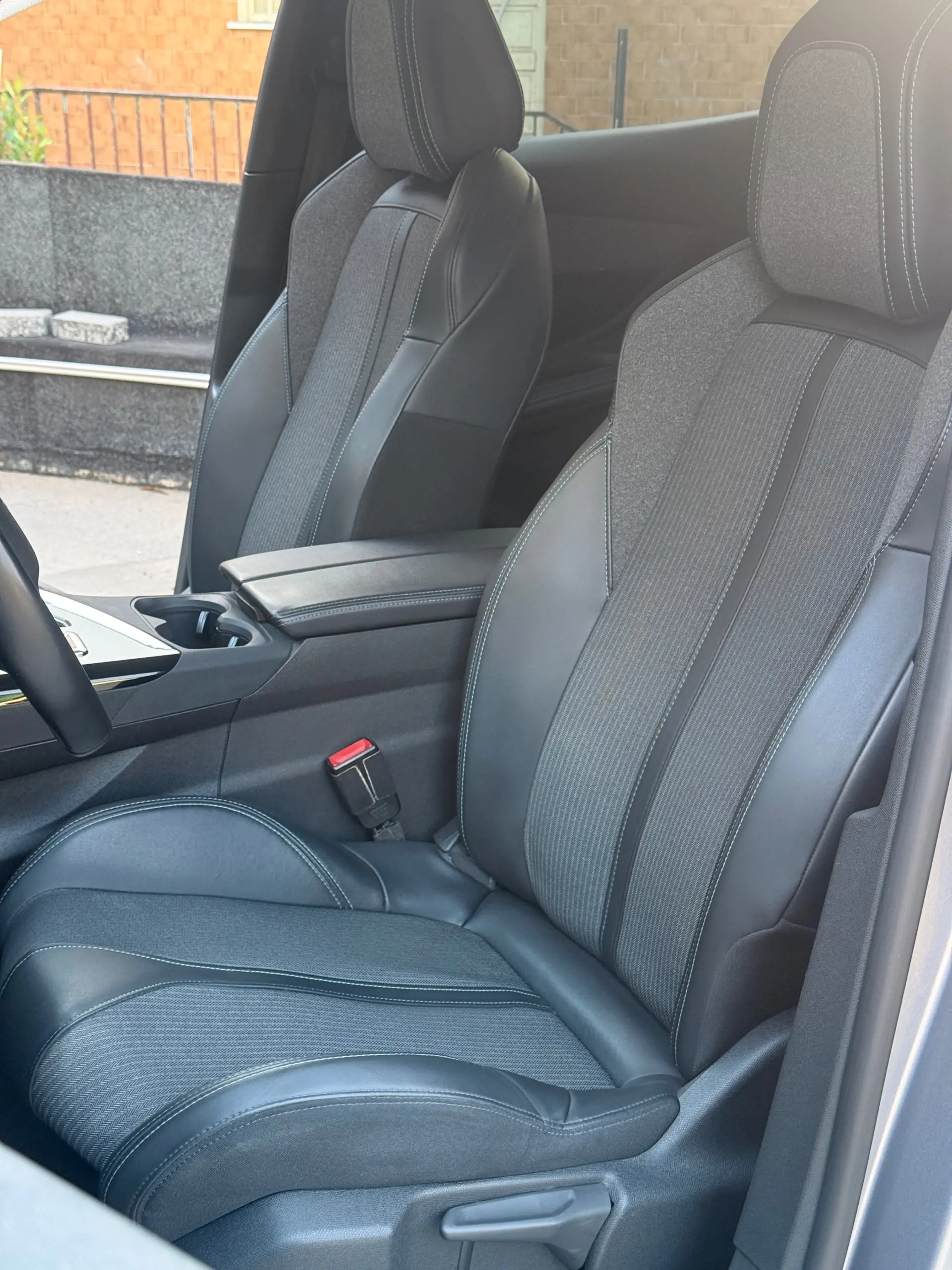 Peugeot 3008 1.6 Hybrid Allure Pack e-EAT8 6