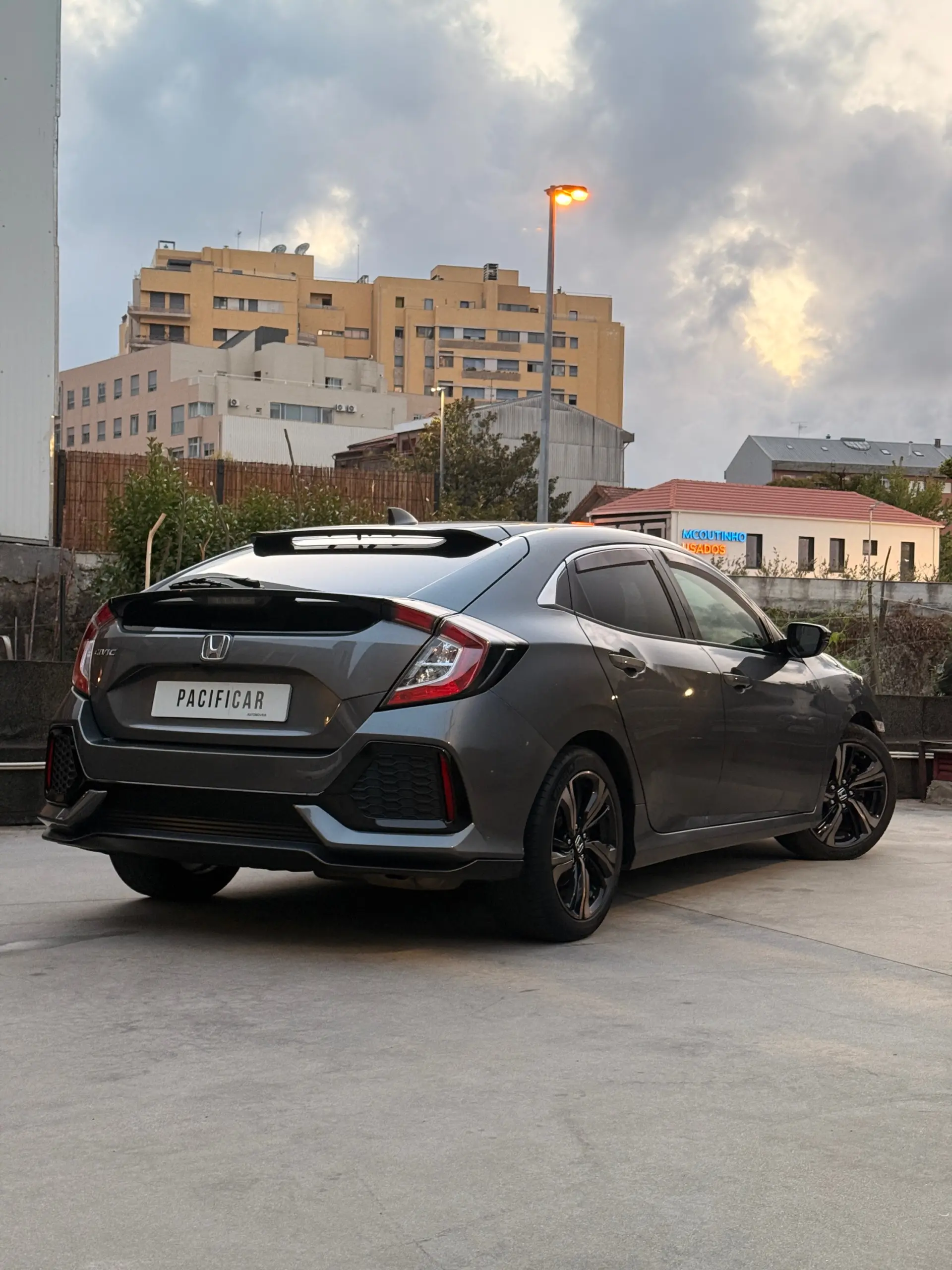 Honda Civic 1.0 i-VTEC Executive Premium 4