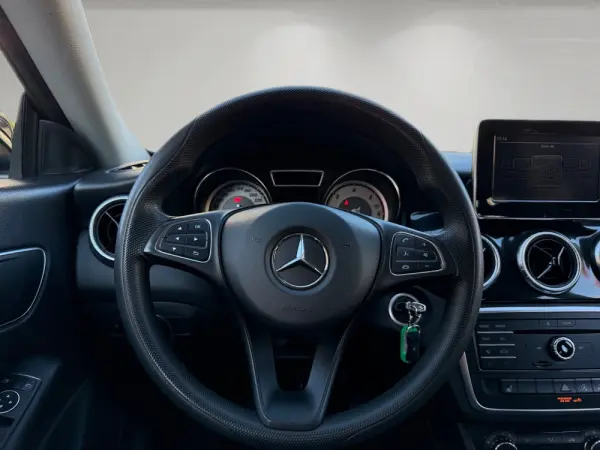 Mercedes-Benz CLA 180 d Shooting Brake 8
