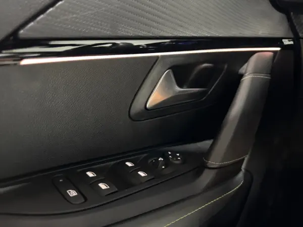 Peugeot 208 1.2 PureTech GT EAT8 11