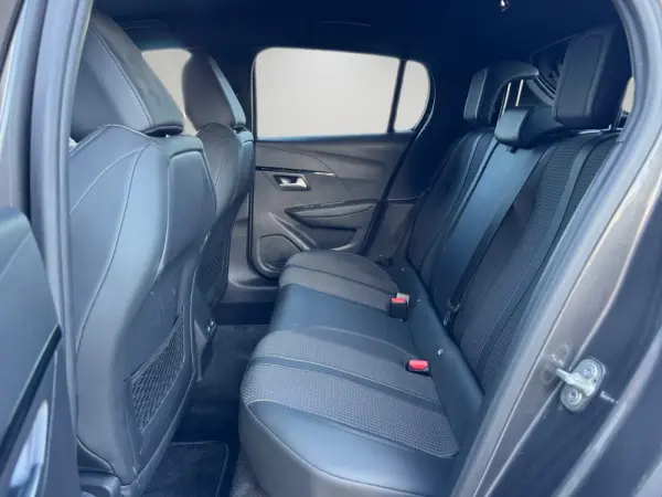 Peugeot 208 1.2 PureTech GT EAT8 12