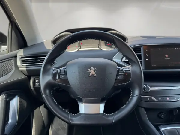 Peugeot 308 SW 1.2 PureTech Business Line 9