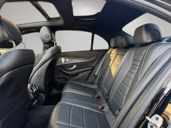 Mercedes-Benz E 300 de AMG Line 10