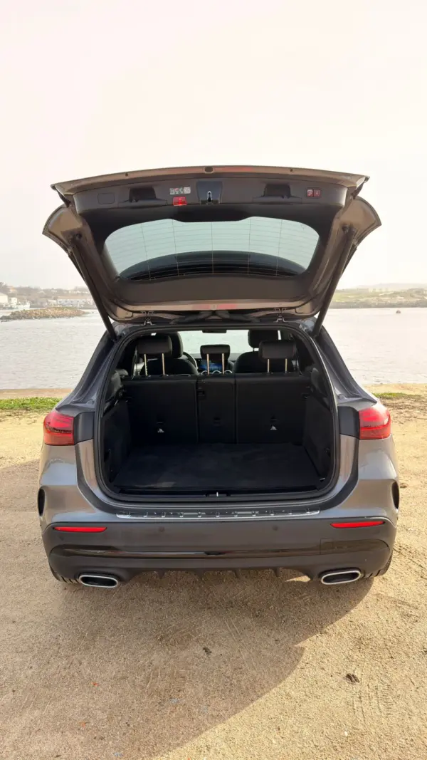 Mercedes-Benz GLA 180 d AMG Line 12