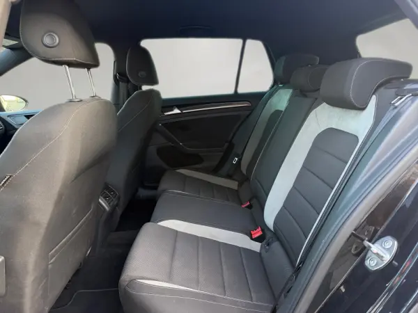 Volkswagen Golf 2.0 TSi R DSG 11