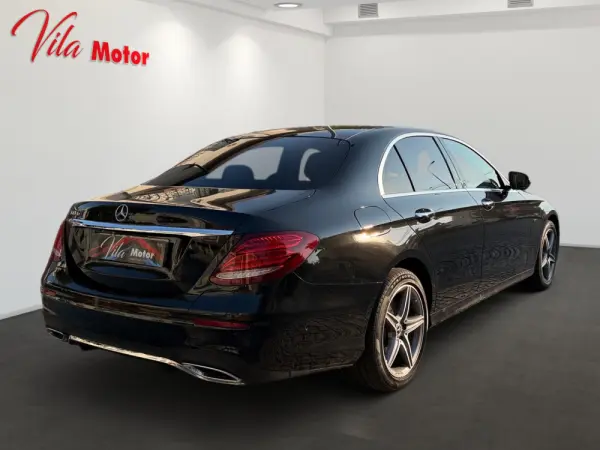 Mercedes-Benz E 300 de AMG Line 3