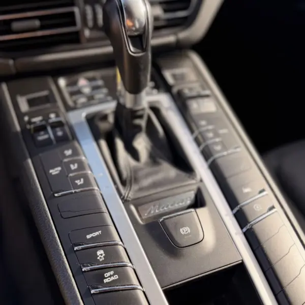 Porsche Macan 2.0T 10
