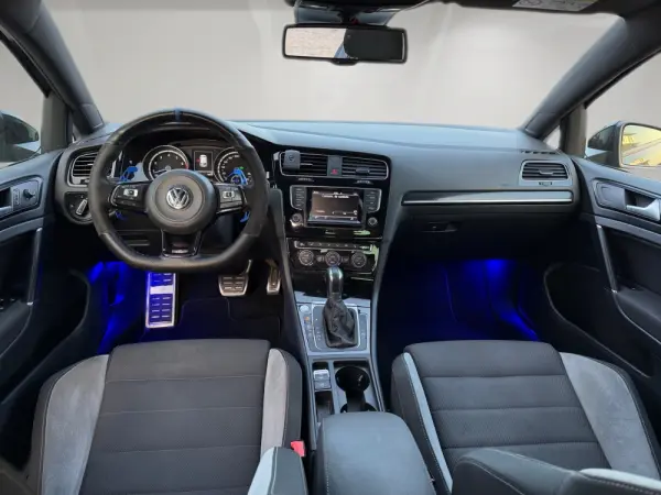 Volkswagen Golf 2.0 TSi R DSG 10