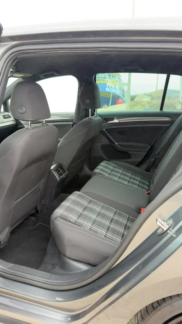 Volkswagen Golf 2.0 TDi GTD DSG 10