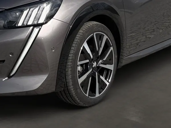 Peugeot 208 1.2 PureTech GT EAT8 6