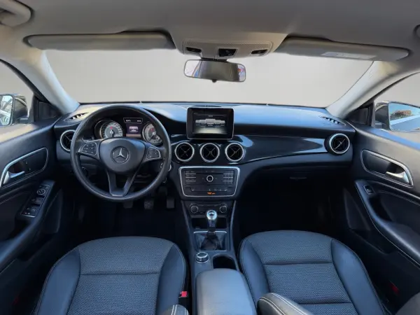 Mercedes-Benz CLA 180 d Shooting Brake 10