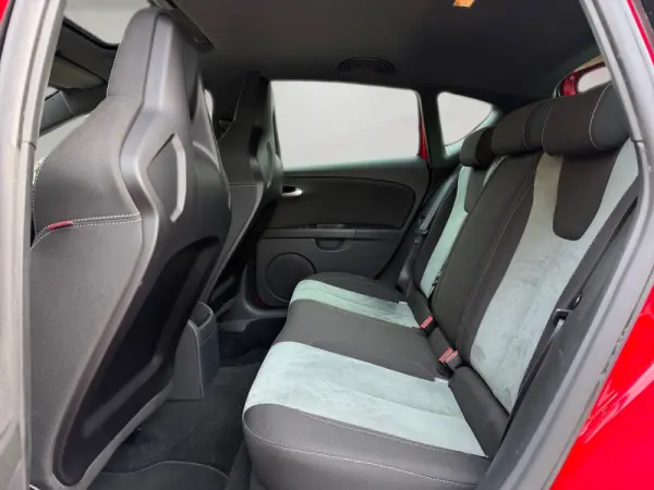 SEAT Leon Cupra R 10