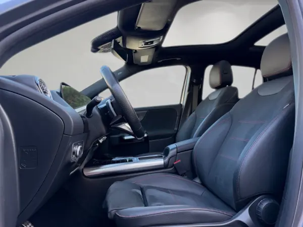 Mercedes-Benz GLA 180 d AMG Line 10