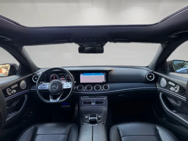 Mercedes-Benz E 300 de AMG Line 6