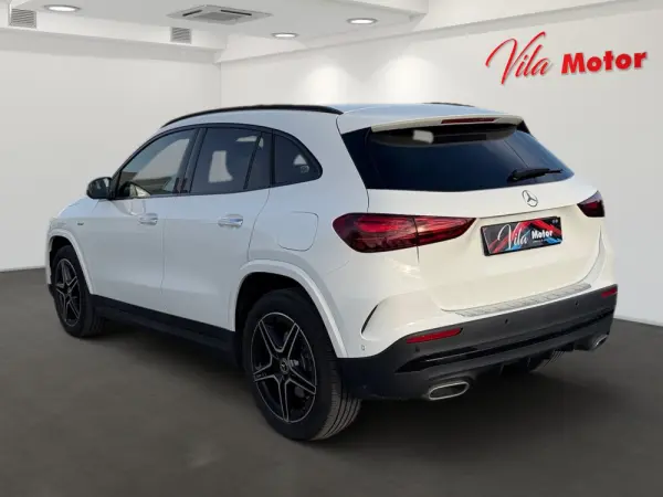 Mercedes-Benz GLA 250 e AMG Line 4