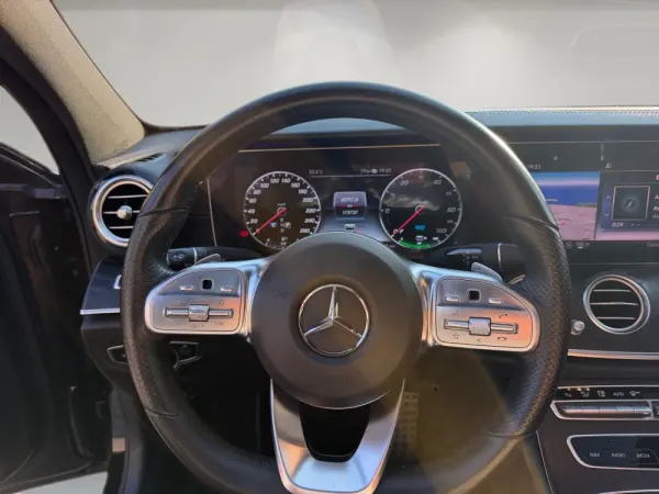 Mercedes-Benz E 300 de AMG Line 8