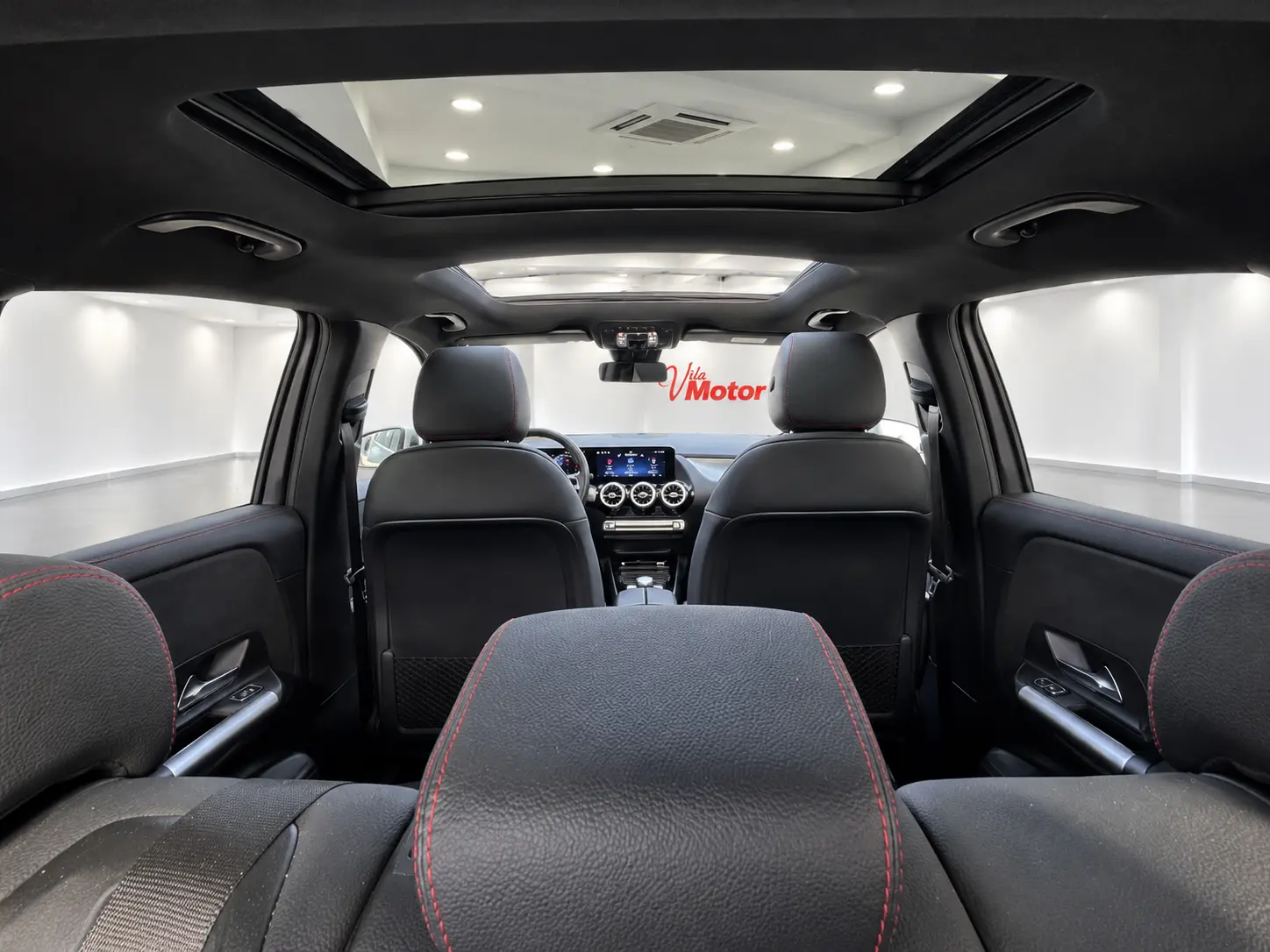 Mercedes-Benz GLA 180 d AMG Line 14