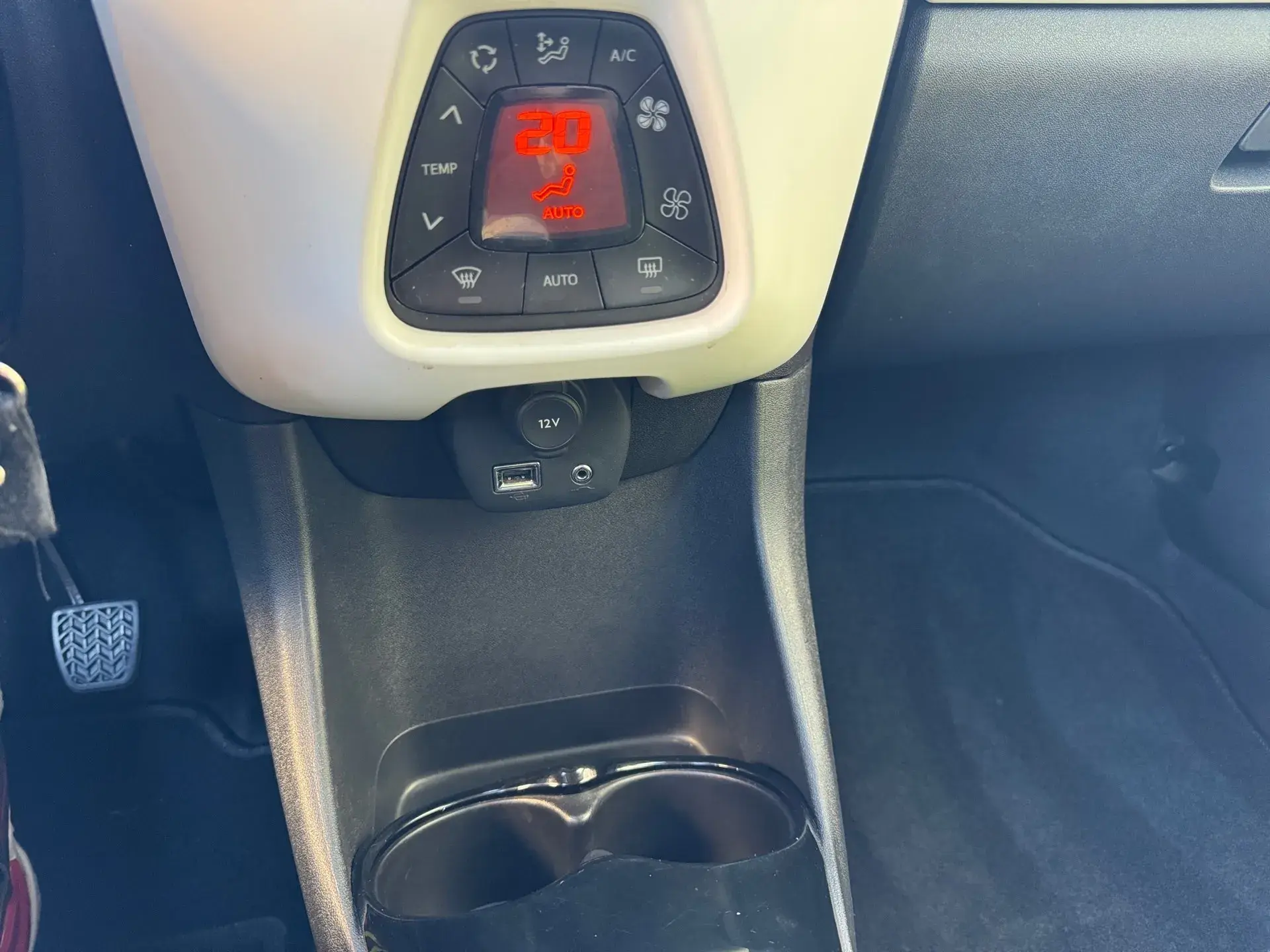 Peugeot 108 1.0 VTi Allure 11