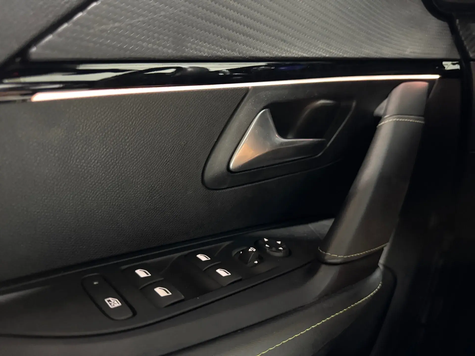 Peugeot 208 1.2 PureTech GT EAT8 11